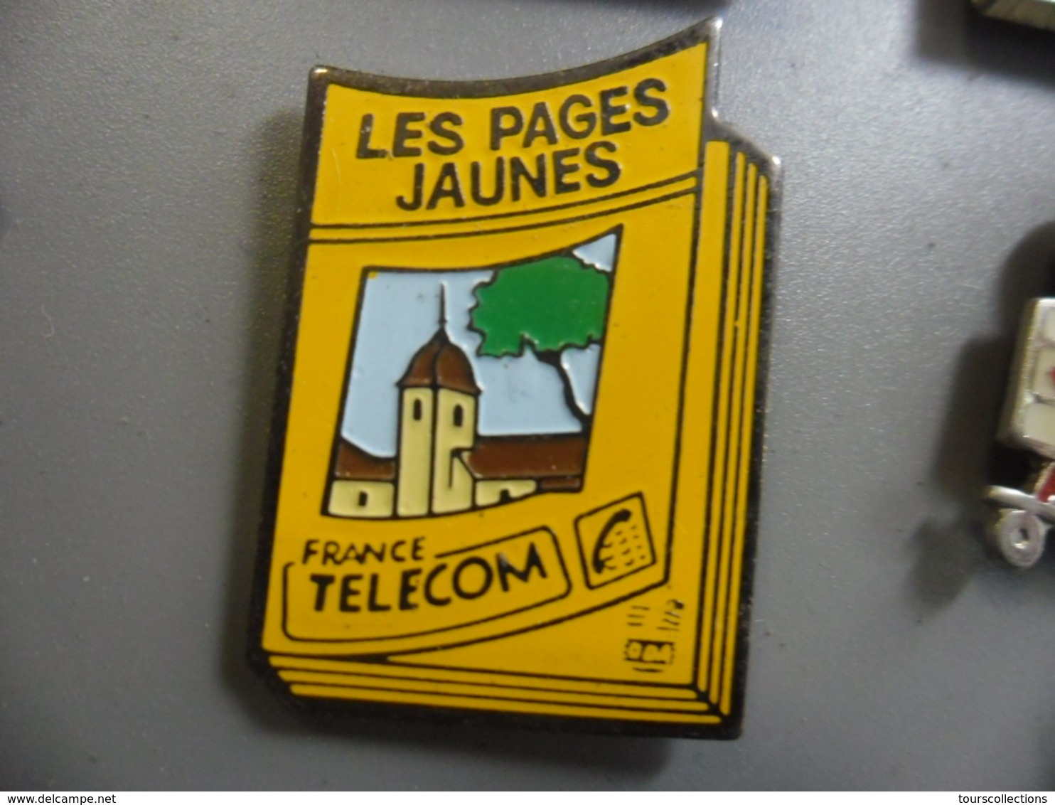 Pin's Les Pages Jaunes France Télécom @ 32 Mm X 21 Mm - France Telecom