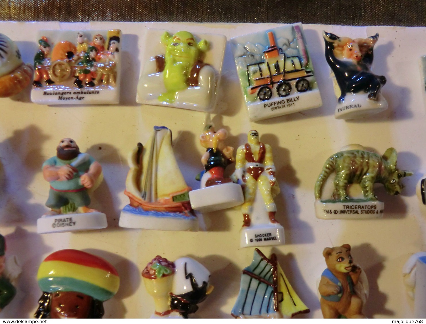 Lot-de-78-fèves-Faïence-et-biscuit - Personnages