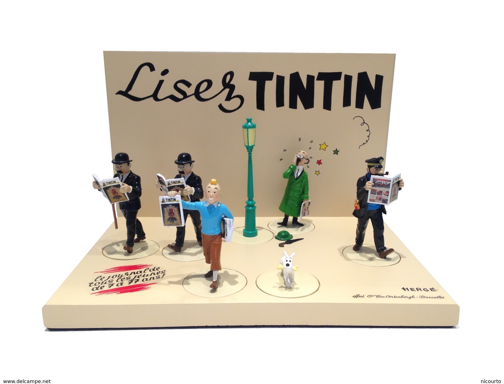 SOCLE DIORAMA PRESENTOIR POUR FIGURINES PIXI LISEZ TINTIN - Figurines