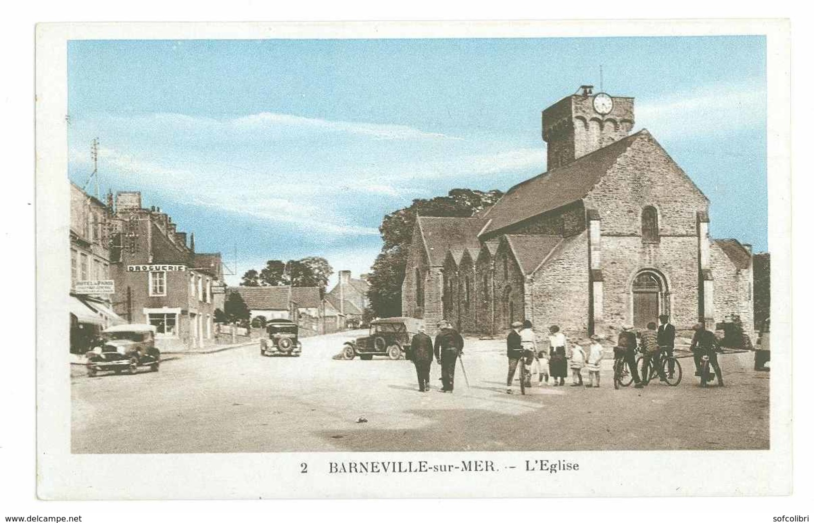 50 -- BARNEVILLE SUR MER -- L'église (automobiles...) - Barneville