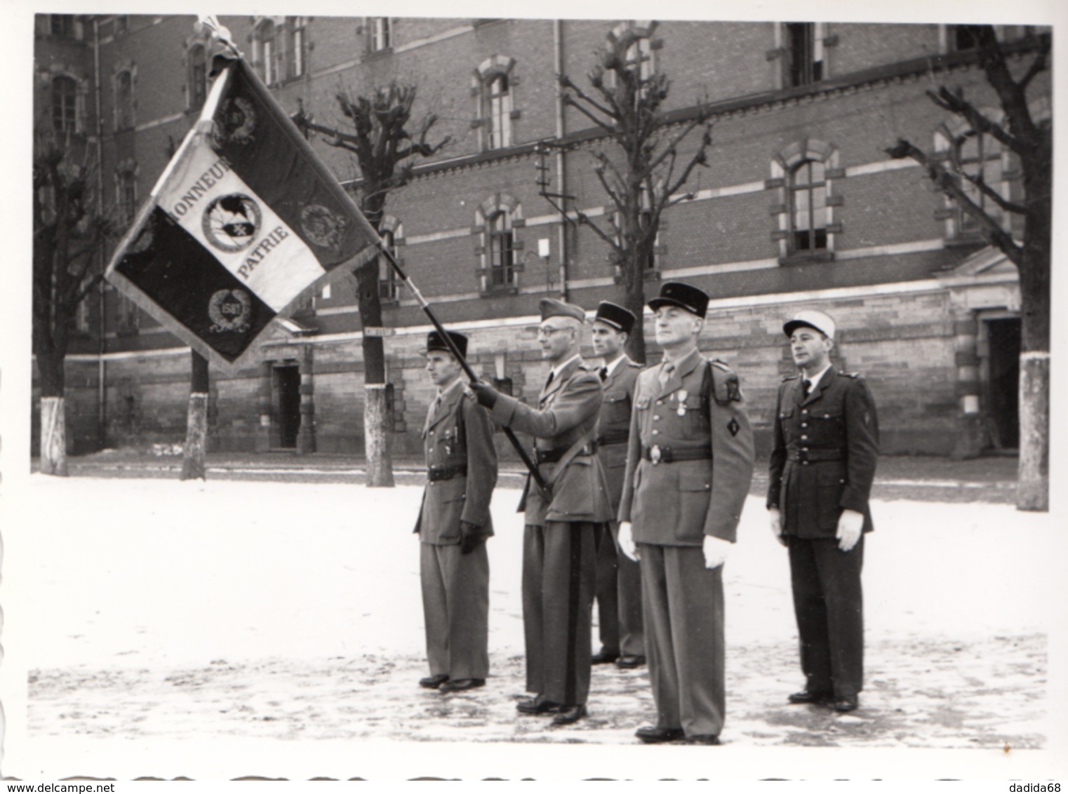 CARTE PHOTO - STRASBOURG (ALSACE) - MILITAIRE - MILITARIA - 158 ème R.I. (n° 4) - Régiments