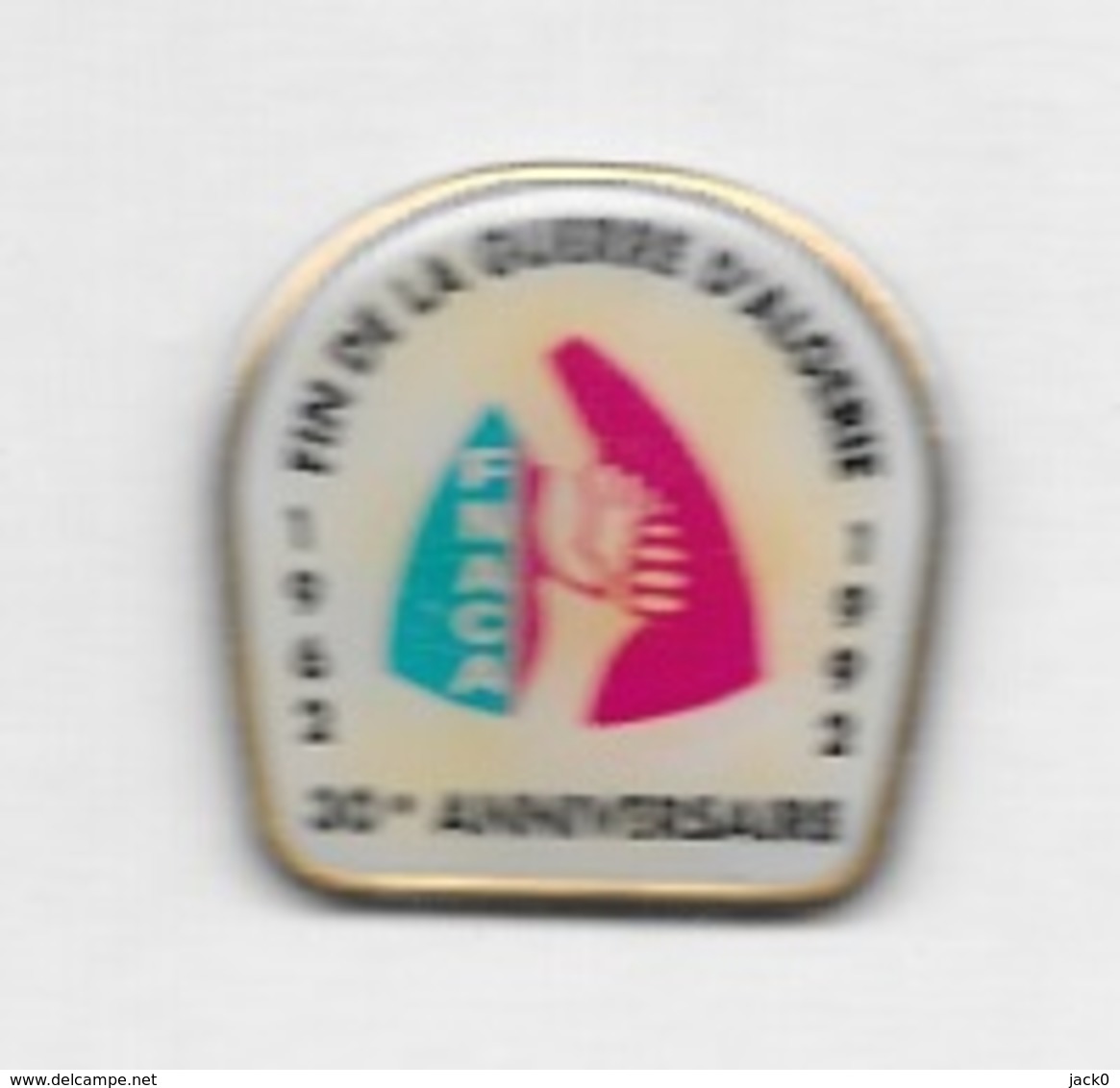 Pin's  FNACA, Militaire  1962 - 1992  30 è  ANNIVERSAIRE  DE  LA  FIN  DE  LA  GUERRE  D' ALGERIE - Militaria