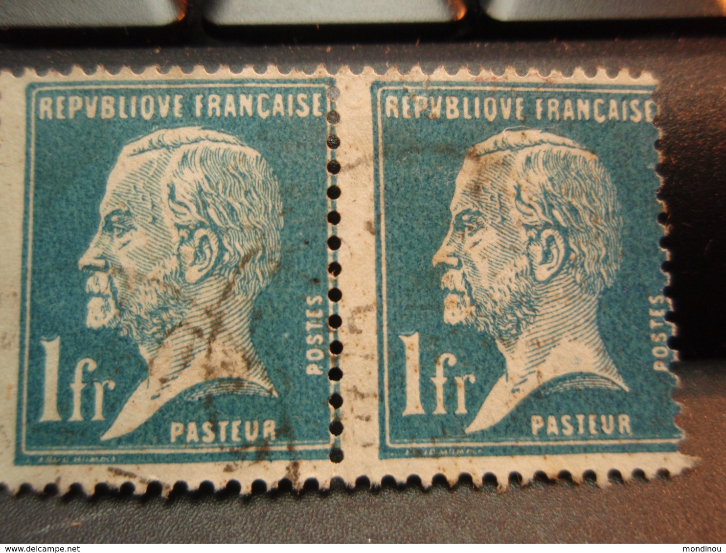 2 Timbres Pasteur 1F  Oblitérés - 1922-26 Pasteur