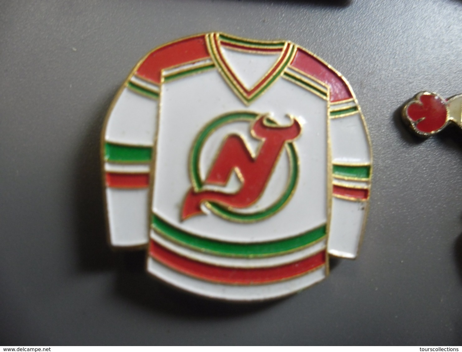 Pin's NHL HOCKEY SUR GLACE - DEVILS Du NEW JERSEY @ PINS 25 Mm X 25 Mm - Autres & Non Classés