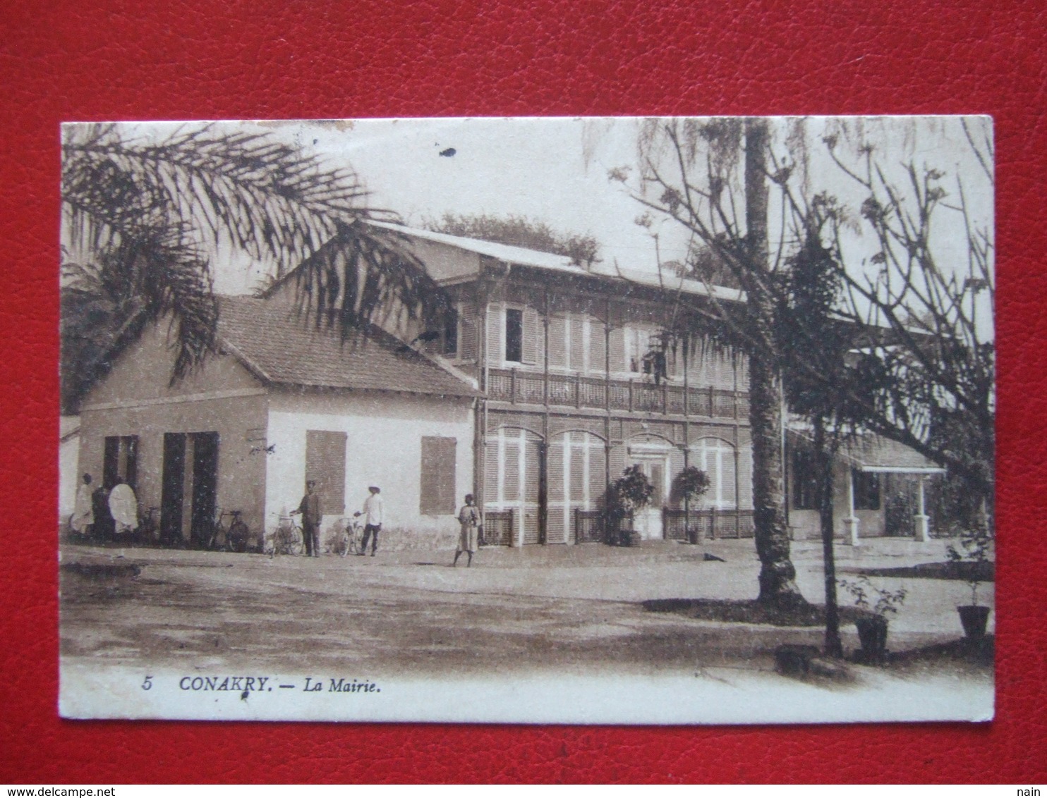 GUINEE - CONAKRY - " LA MAIRIE " - + AFFRANCHISSEMENT.... - Guinée