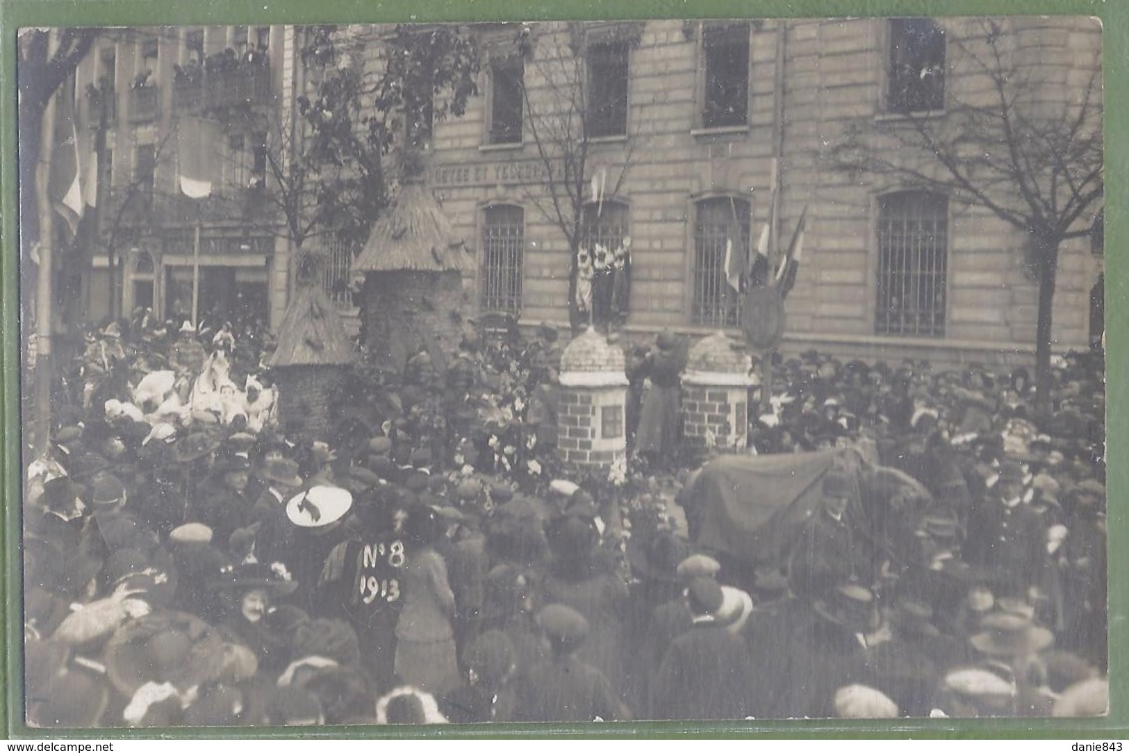 CARTE PHOTO CARNAVAL 1913 - SAONE ET LOIRE - CHALON SUR SAONE - CHAR DEVANT LA POSTE- Belle Animation -Photo Barthélémy - Chalon Sur Saone