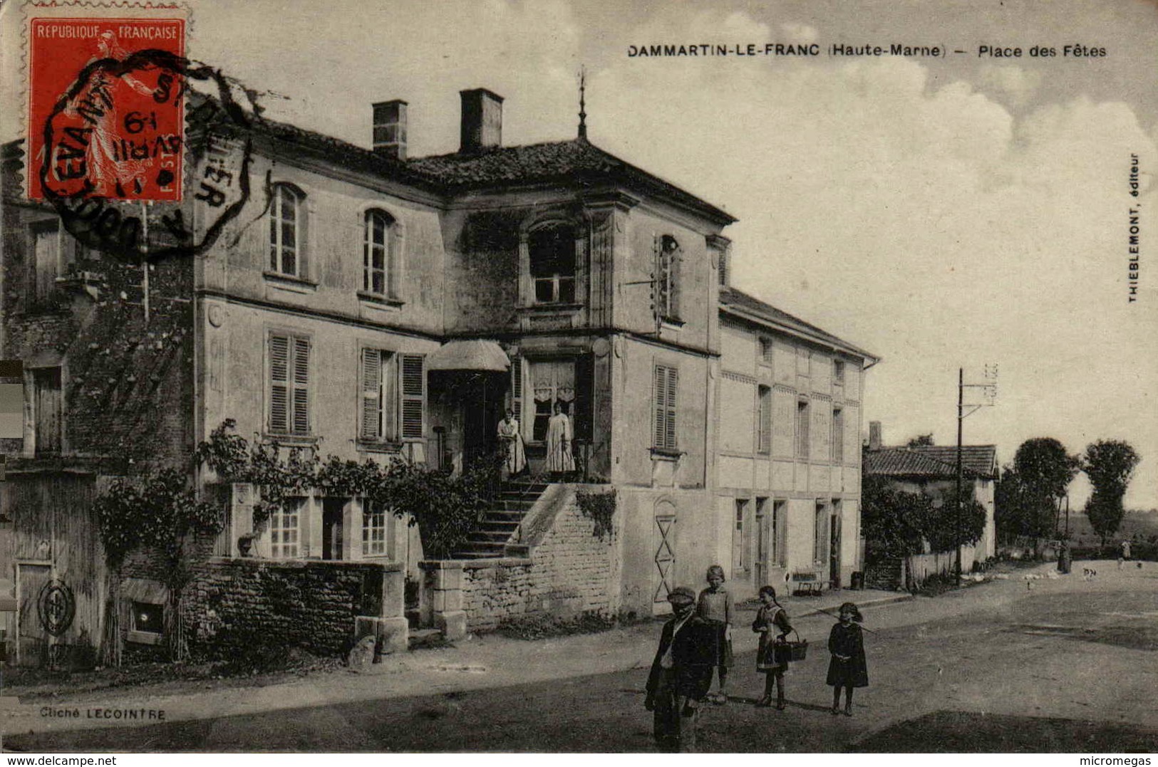 52 - DOMMARTIN-le-FRANC - DAMMARTIN-le-FRANC - Place Des Fêtes - Autres & Non Classés