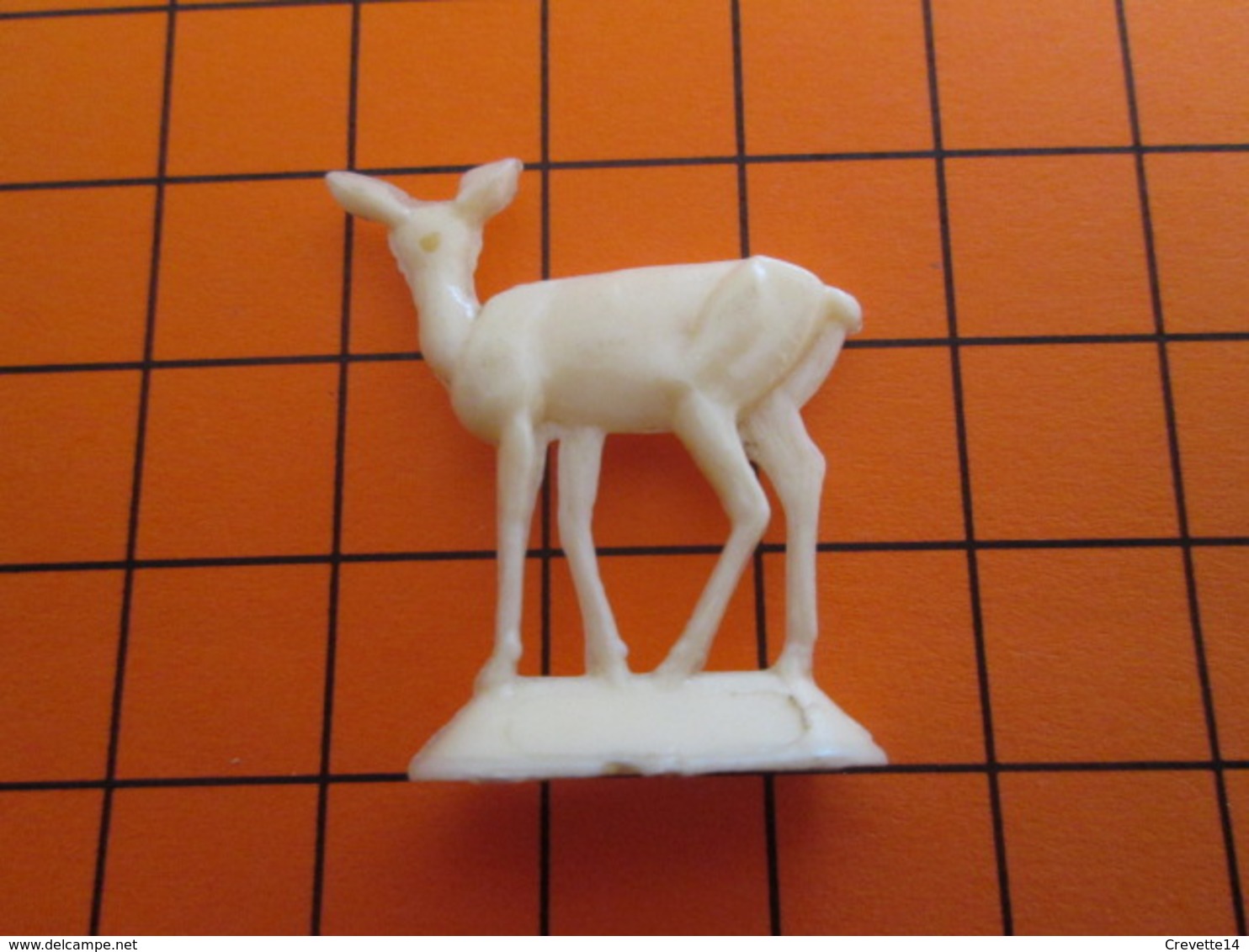 319b Figurine Publicitaire Années 50/60 BICHE ANTILOPE N°32 1/2 Ronde-bosse , Plastique Dur Couleur Ivoire - Other & Unclassified