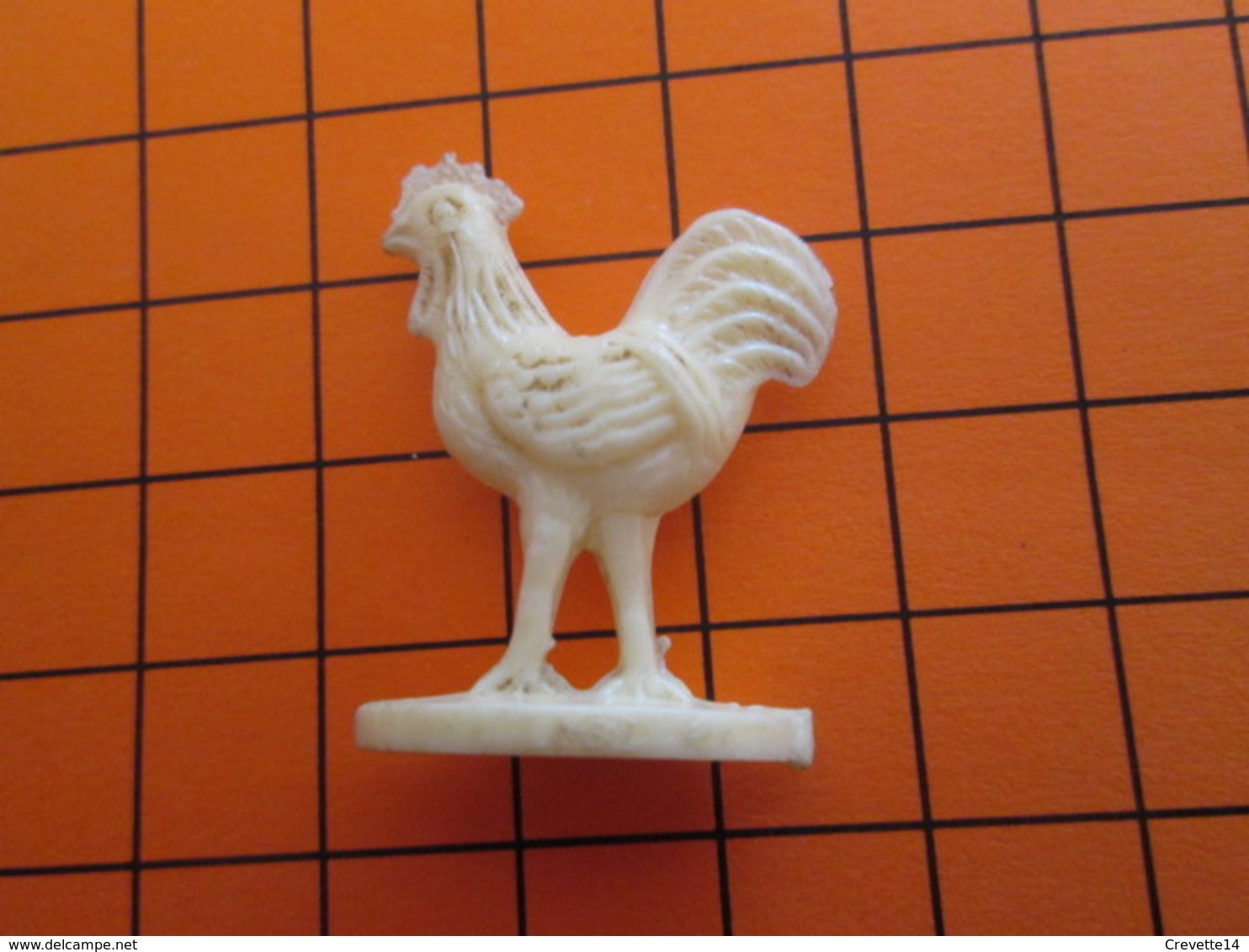 319b Figurine Publicitaire Années 50/60 OISEAU COQ  , Demi Ronde-bosse , Plastique Dur Couleur Ivoire - Birds - Chicken