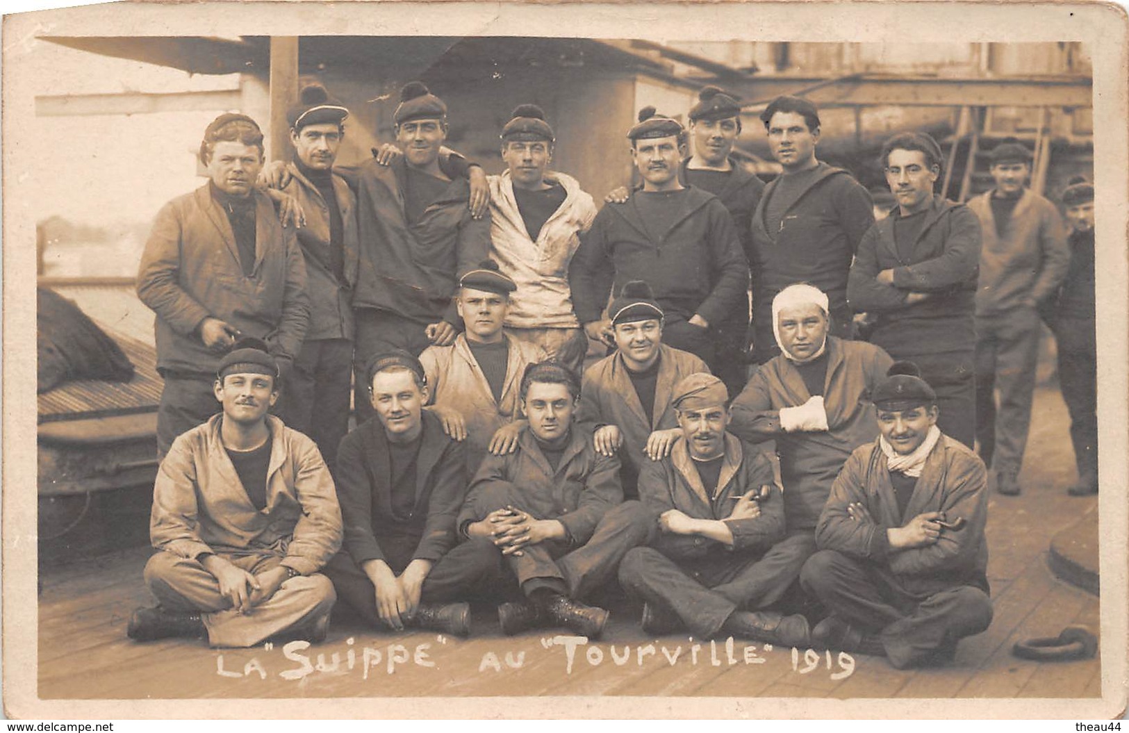 ¤¤  -   Carte-Photo Non Située  -  Groupe De Marins De L'Aviso " SUIPPE " Et " TOURVILLE "        -  ¤¤ - Oorlog