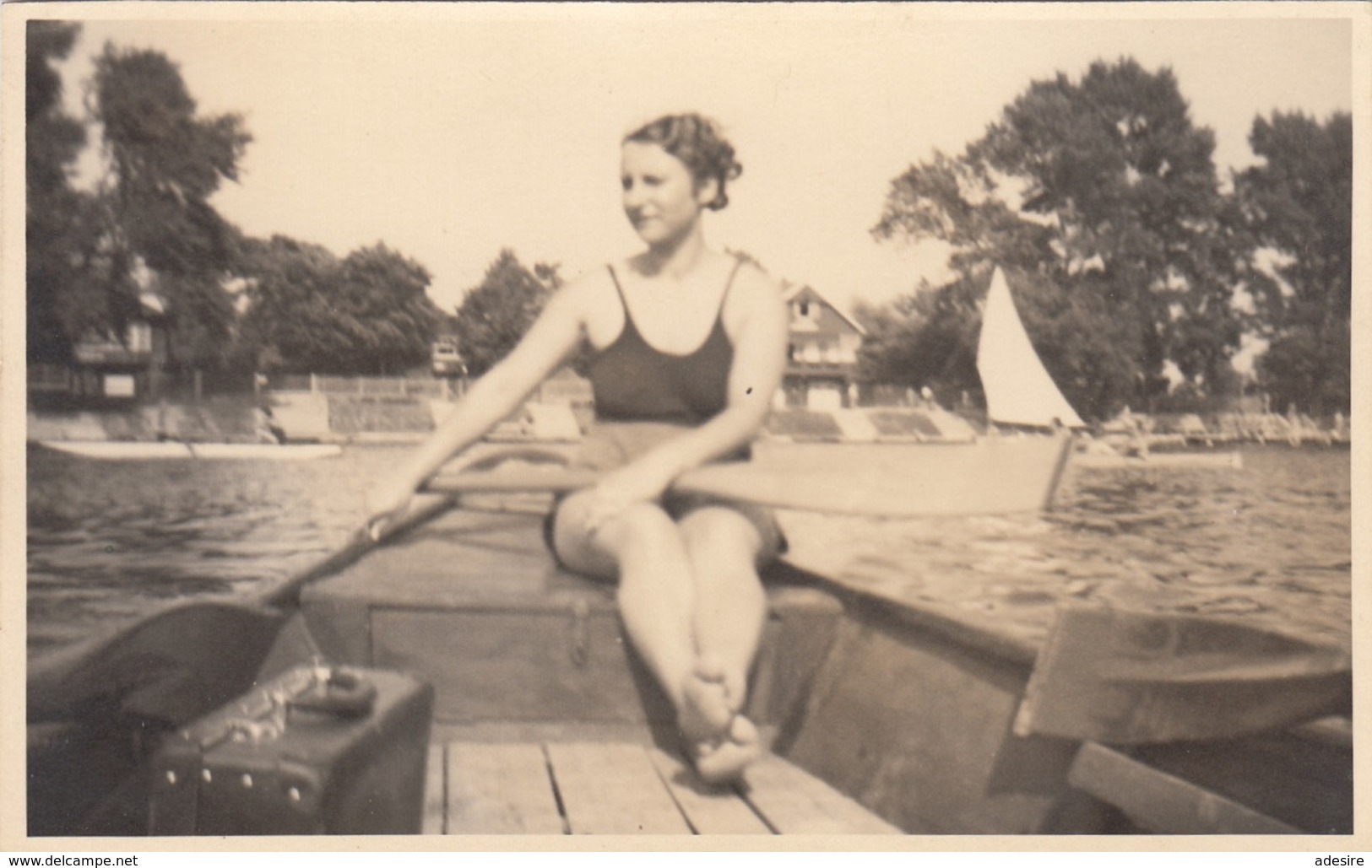 MÄDCHEN Im Bikini Beim Rudern Im Ruderboot, Fotokarte - Aviron