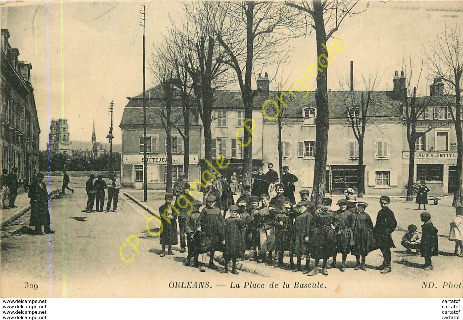 45.  ORLEANS .  La Place De La Bascule .  CPA Animée . - Orleans