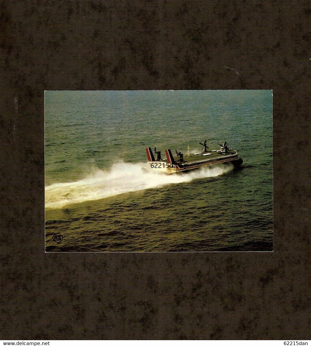 HOVERCRAFT . LIGNE DOUVRES BOULOGNE . DOUVRES CALAIS . MARK III . N 4 _ - Aéroglisseurs