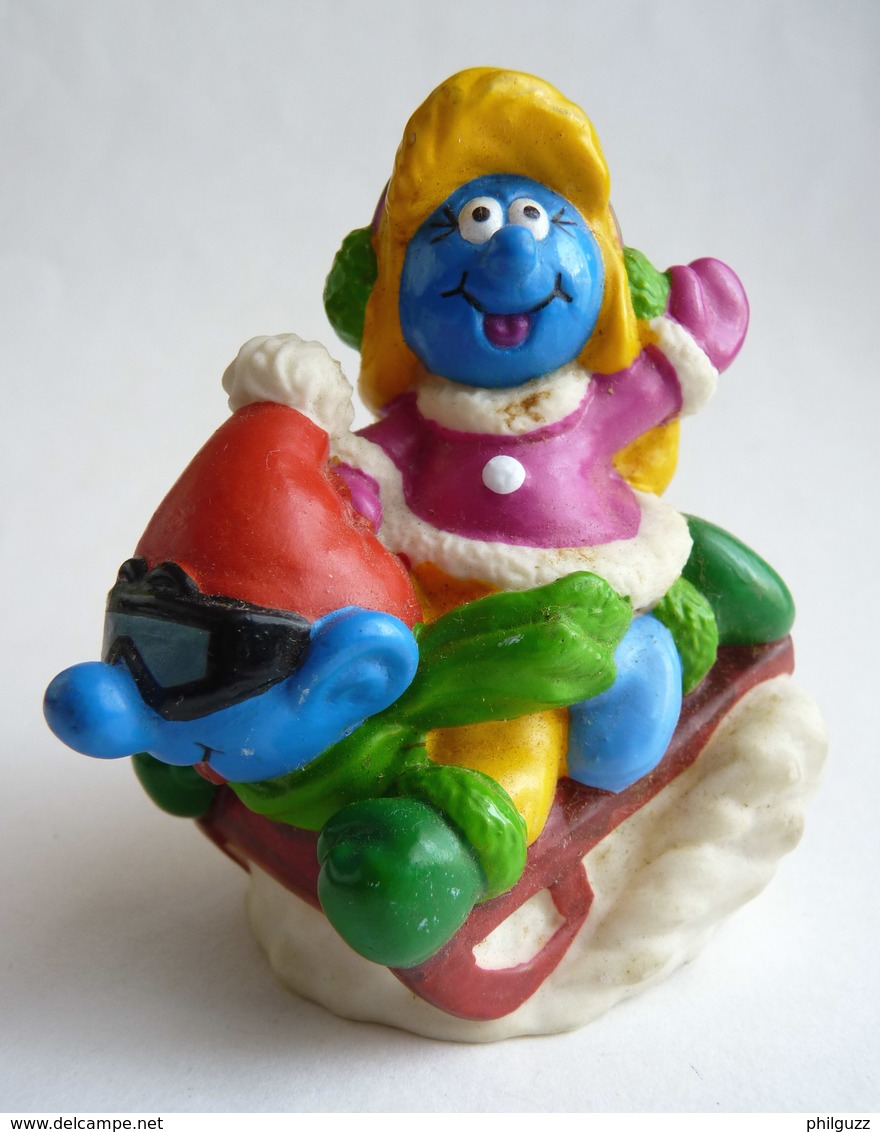 FIGURINE FIZZY SCHTROUMPF ET SCHTROUMPEFETTE SUR UNE LUGE - Schtroumpfs