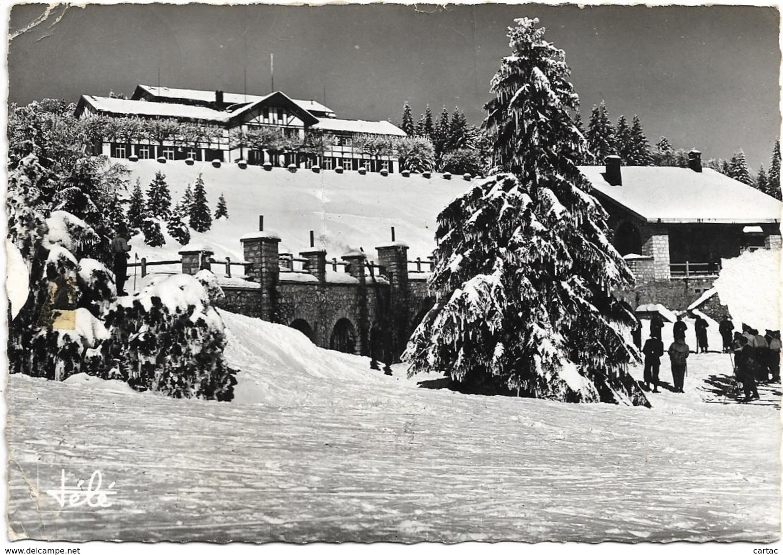 D73 - MONT REVARD - HOTEL "LE CHALET" - Personnes Sur La Droite  CPSM Dentelée Grand Format En Noir Et Blanc - Autres & Non Classés