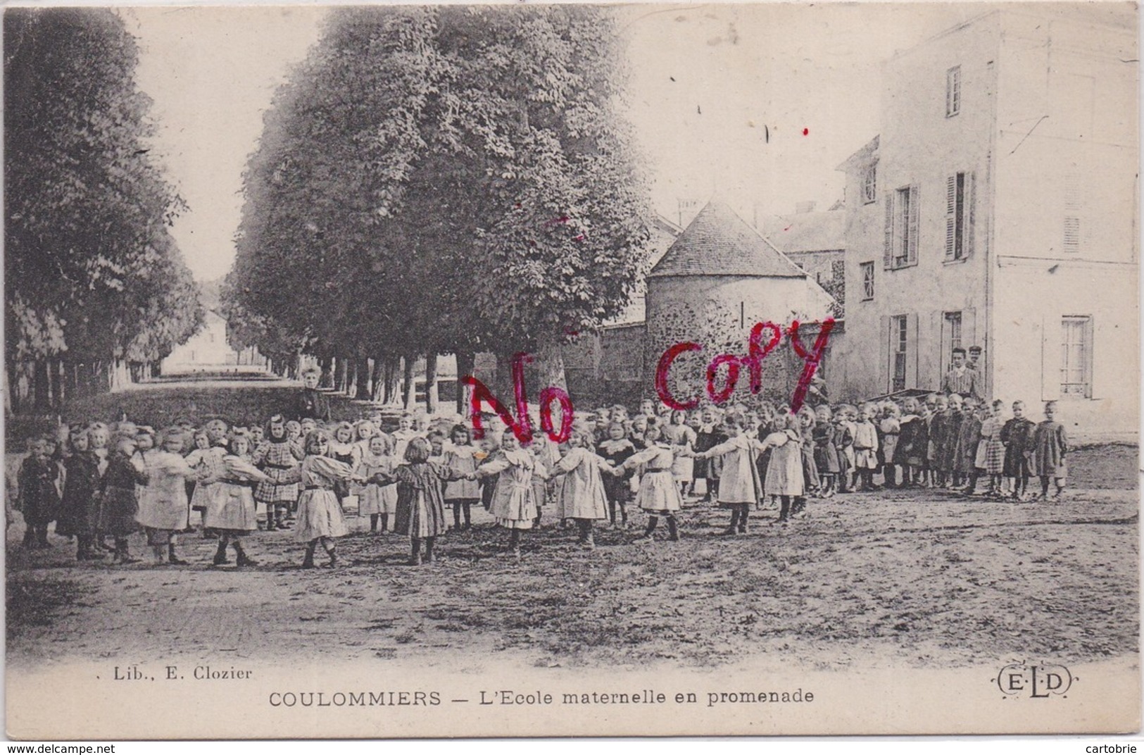 77 COULOMMIERS - L'École Maternelle En Promenade - Lib. E. Clozier-  ELD - Très Animée, Ronde D'enfants - 2 Scans - Coulommiers