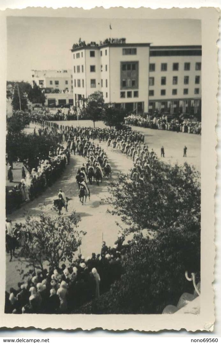 Photo Maroc Rabat Prise De La Terrasse Office Phosphores Pendant Defile Transfert Cendres Marechal Lyautey 1935 8,5X6 - Guerre, Militaire