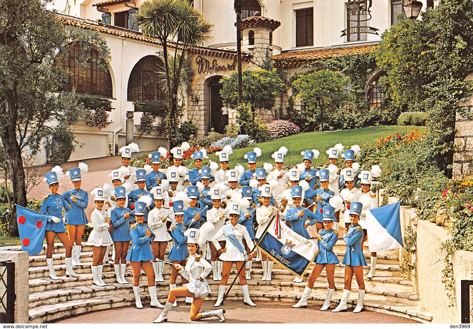 GRASSE - Groupe De MAJORETTES Dans Les Jardins De La Parfumerie Molinard - Grasse