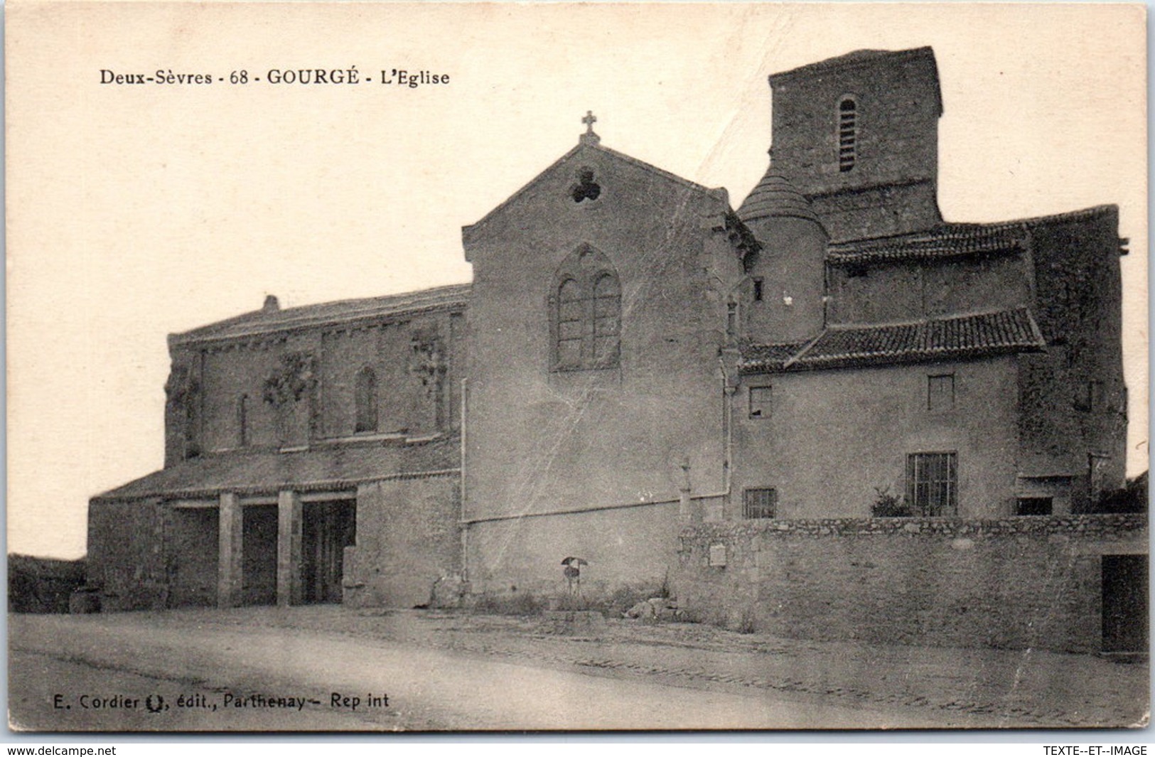 79 GOURGE - L'église (pli Central) - Autres & Non Classés