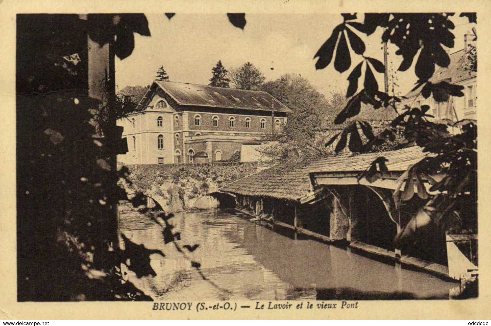 BRUBOY  Le Lavoir Et Le Vieux Pont  RV Beaux Timbres 50C + 1F50 (Arc De Triomphe) - Brunoy