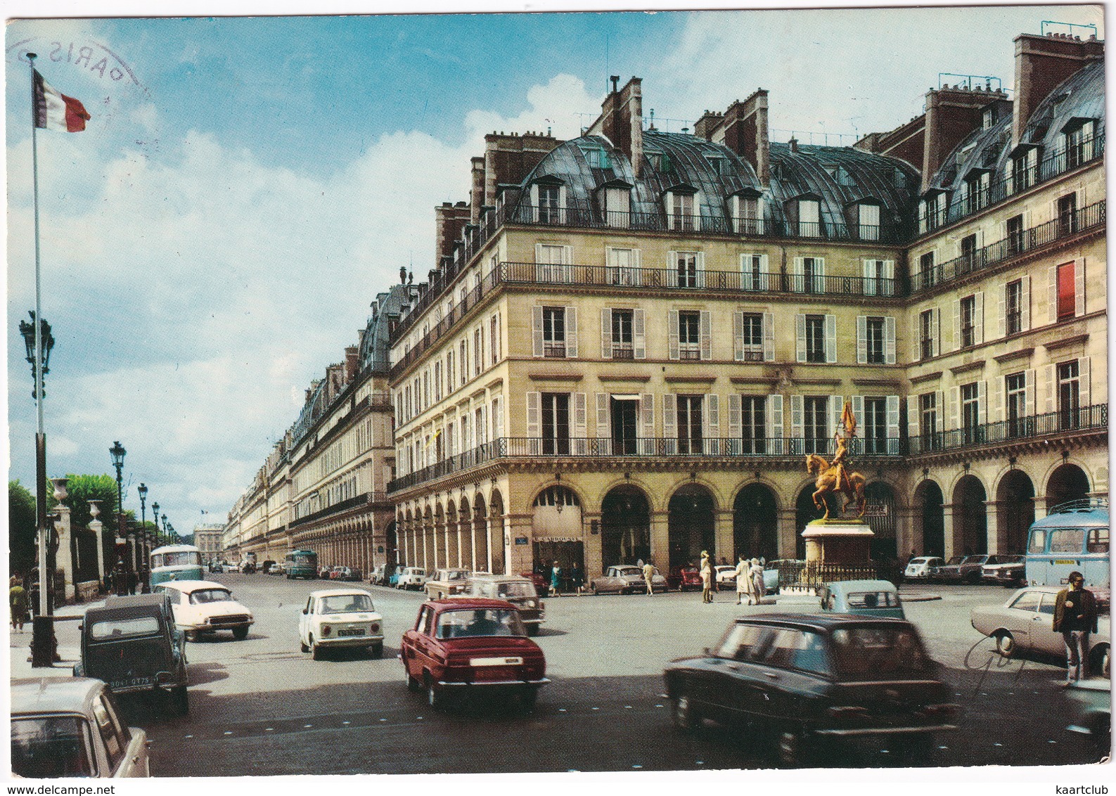 Paris: RENAULT 10, CITROËN AMI BREAK, 2CV, DS, SIMCA 1000, VW 1500 VARIANT - Place Des Pyramides - Toerisme