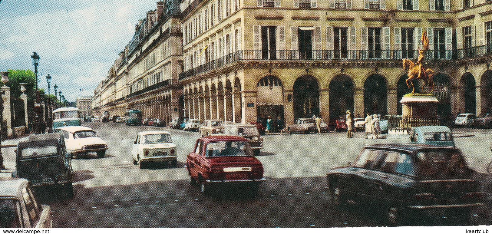 Paris: RENAULT 10, CITROËN AMI BREAK, 2CV, DS, SIMCA 1000, VW 1500 VARIANT - Place Des Pyramides - Toerisme