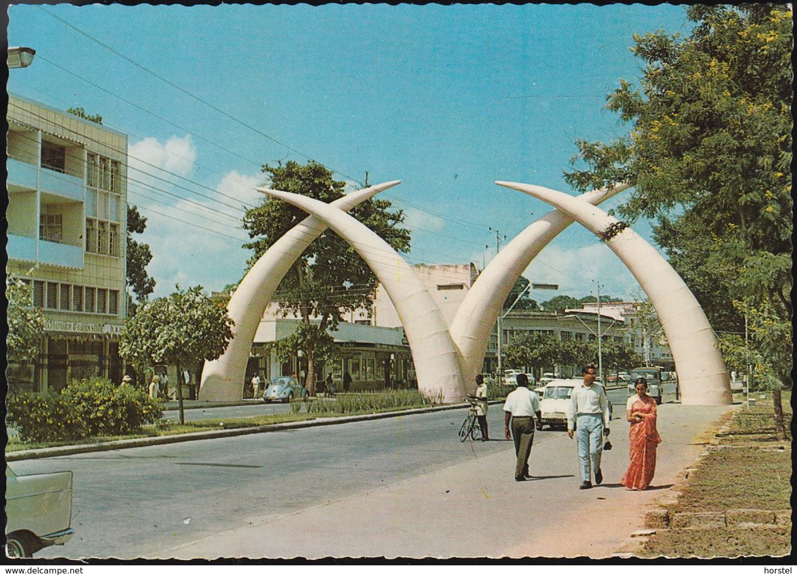 Kenia - Mombasa - Giant Elephant Tusks - Cars - VW Käfer - Kenia