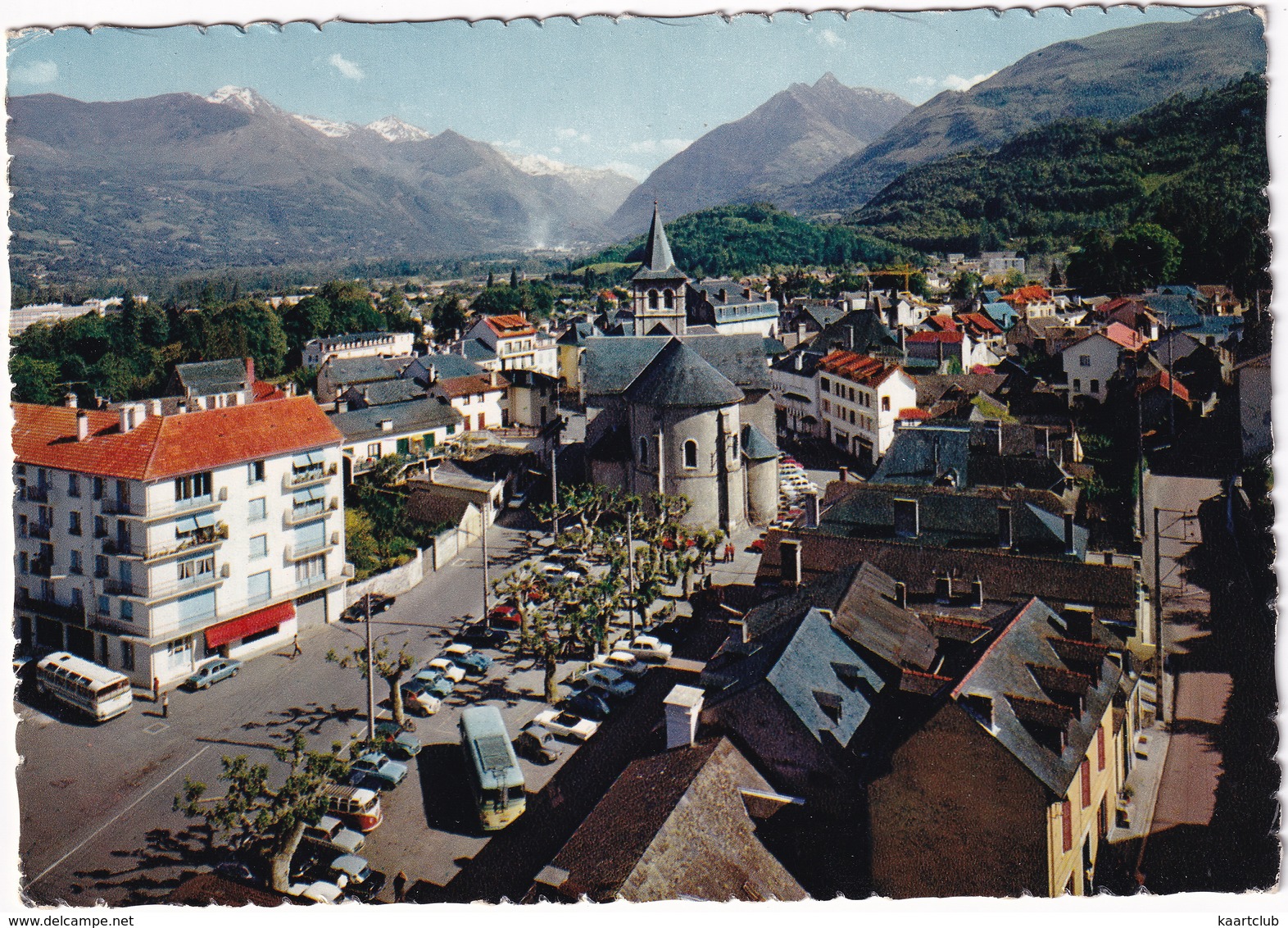 Argeles-Gazost: RENAULT 4, 4CV, FLORIDE, VW T1 SAMBA BUS, CITROËN 2CV, DS, PEUGEOT 403, AUTOBUS - La Ville - Passenger Cars