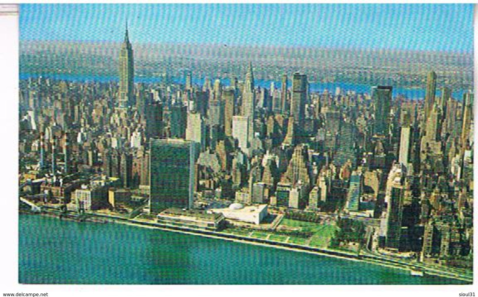 NEW YORK  CITY   UITED  NATIONS  BUILDING  WITH  EAST  RIVER   TBE  US 347 - Chrysler Building