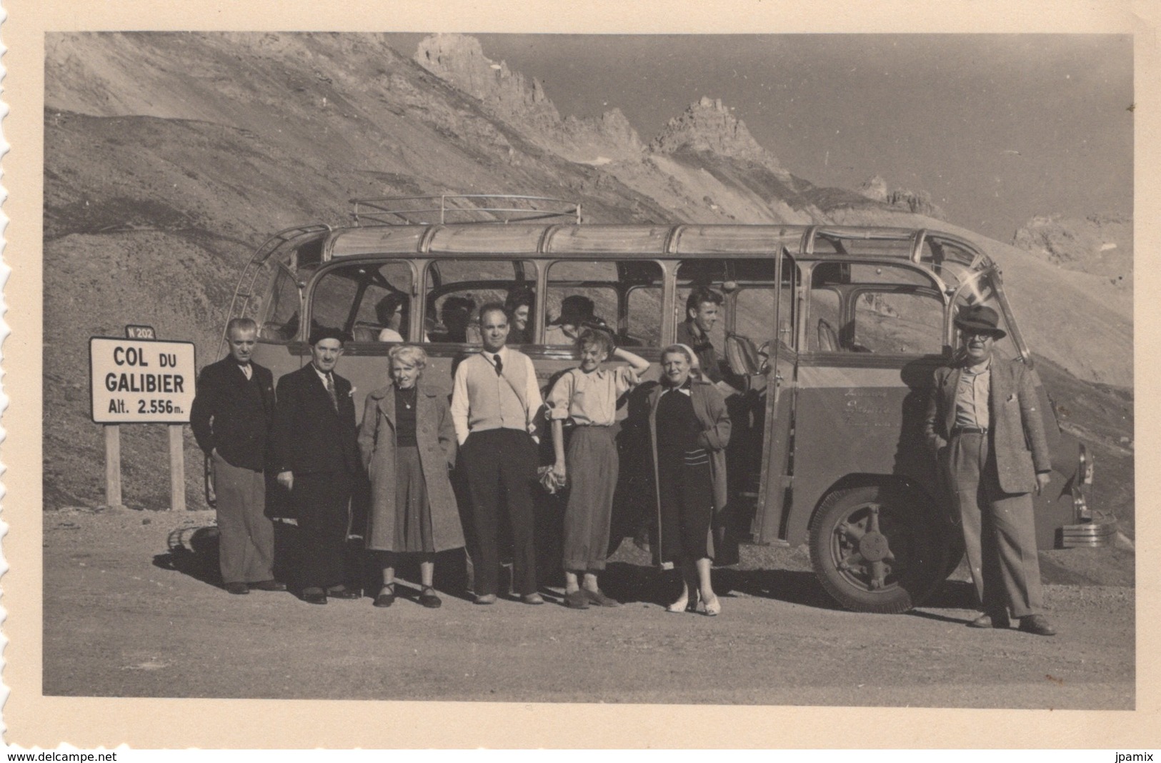 Photographie  : Autocar Dans Les Années 1950 , Col Du Galibier , Animation - Bus & Autocars