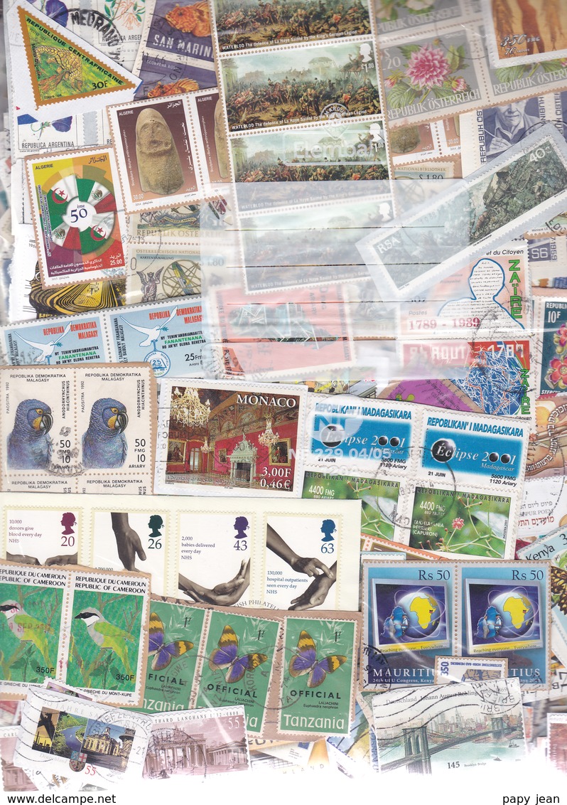 1 Kg TIMBRES MONDE - Petits Et Grands Formats-  Sur Fragments - En Provenance Des Missions - Vrac (min 1000 Timbres)