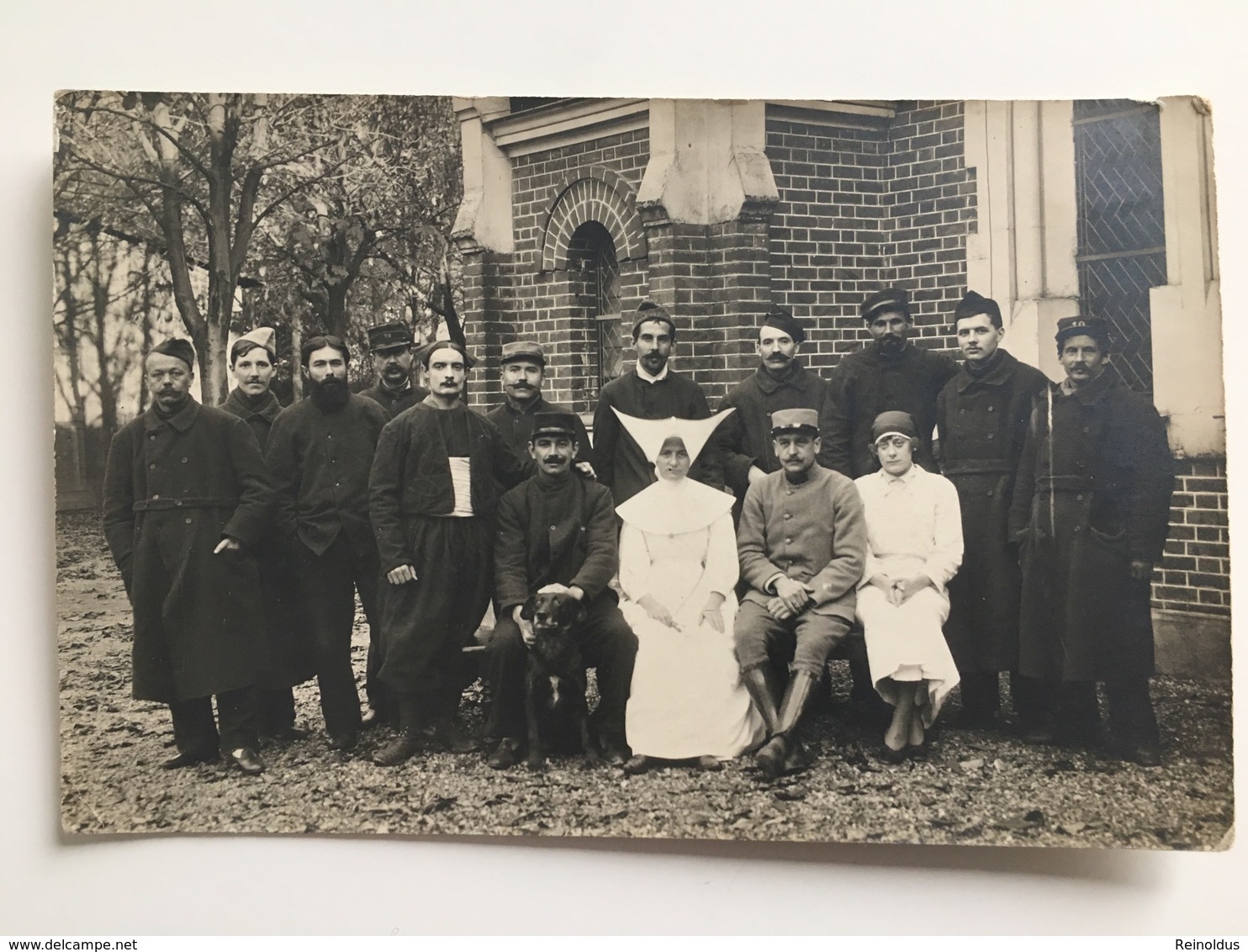 Photo Ak Soeurs Et Soldats Blessee Francais Uniform Zouave Foto Ed Georgeon Villiers-s/ Marne - Guerra 1914-18