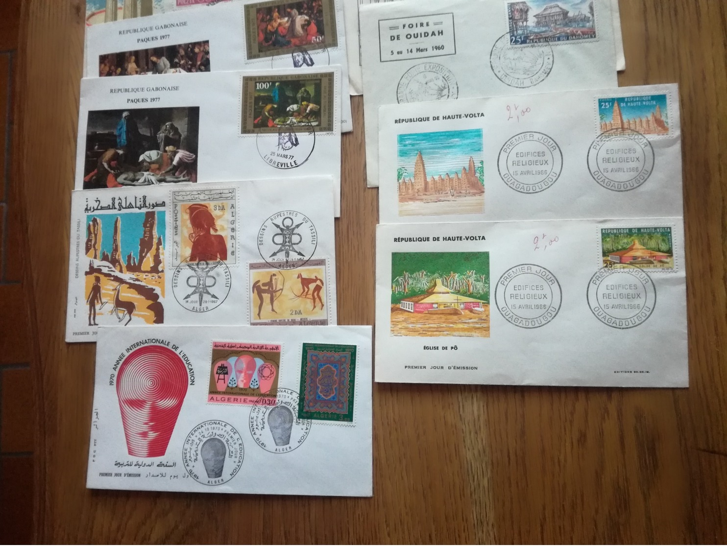 Lot 21 Enveloppes 1er Jour   Monde  Voir Scans  Port France 2€ - Collections (sans Albums)