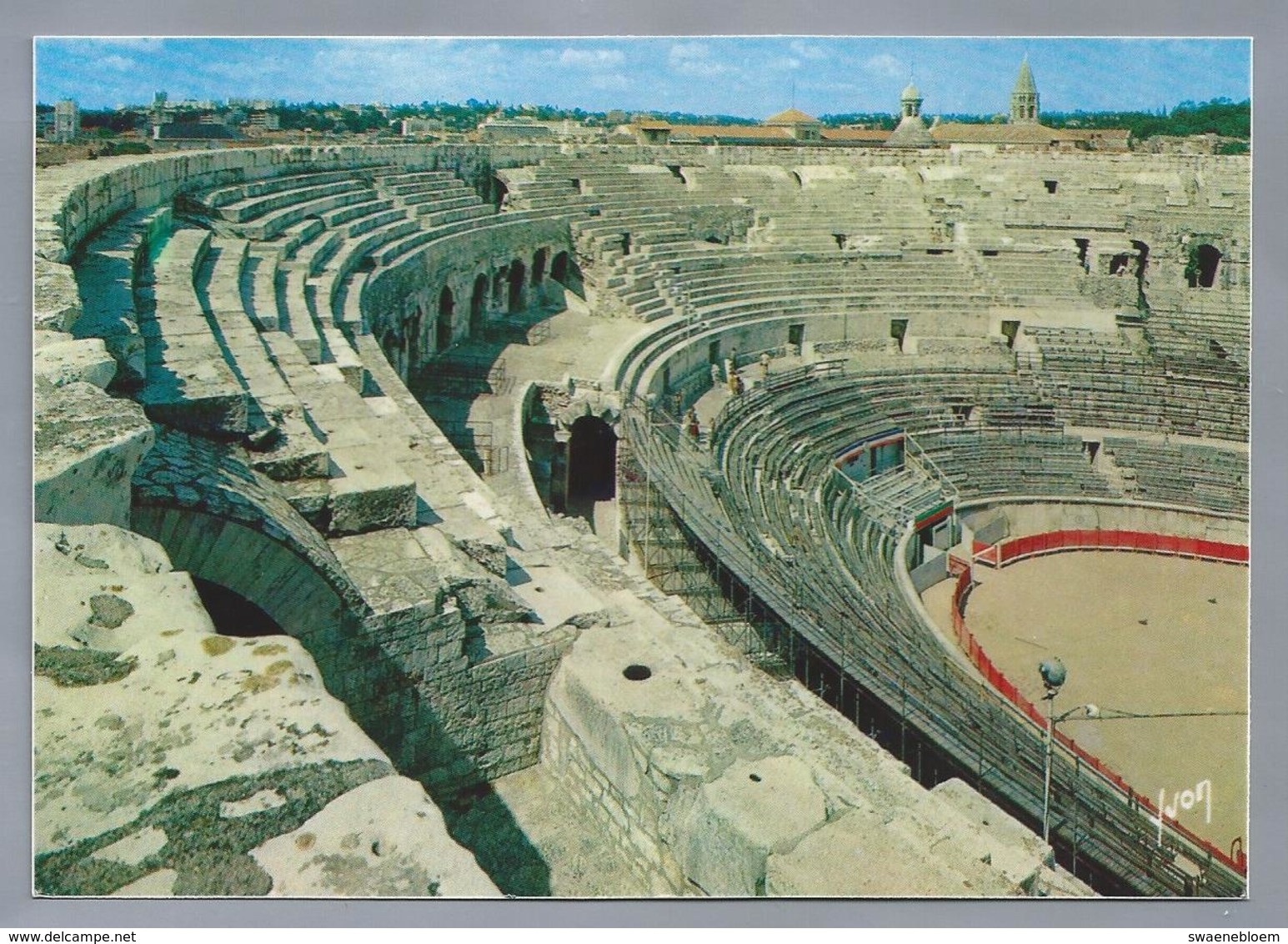 FR.- NIMES. Les Arènes. Amphitheatre Romain. Ongelopen. - Nîmes