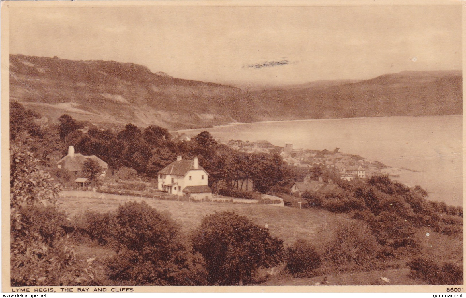 LYME REGIS- THE BAY AND CLIFFS - Other & Unclassified