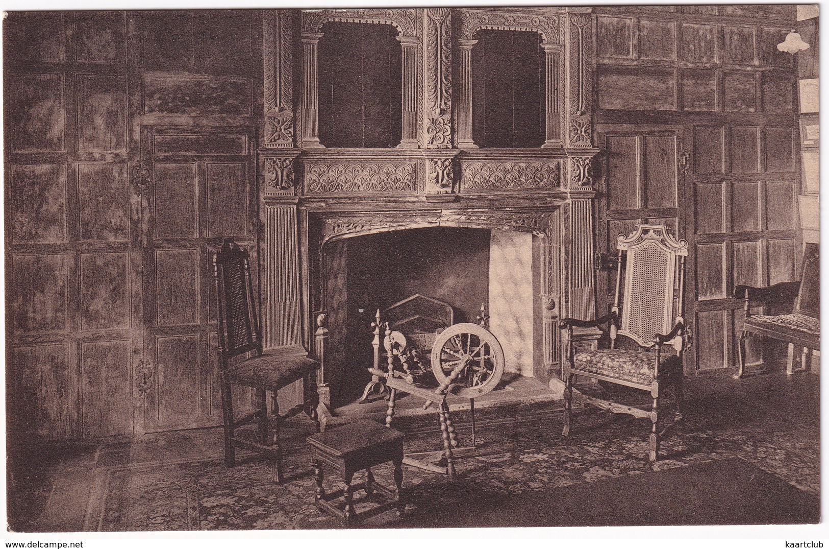 Norwich - Oak Panelled Room, Strangers' Hall - (Spinning Wheel) - (Norfolk) - Norwich