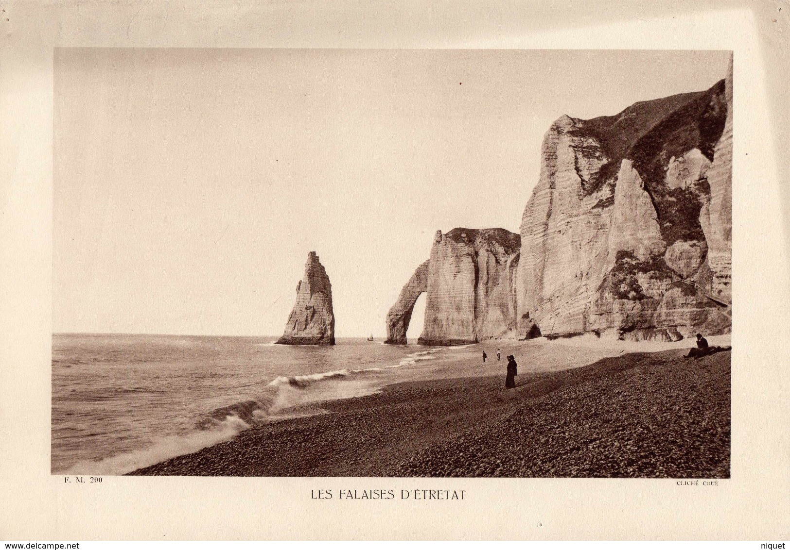 LES FALAISES D'ETRETAT, Animée, Planche Densité = 200g, Format 20 X 29 Cm, (Coué) - Géographie