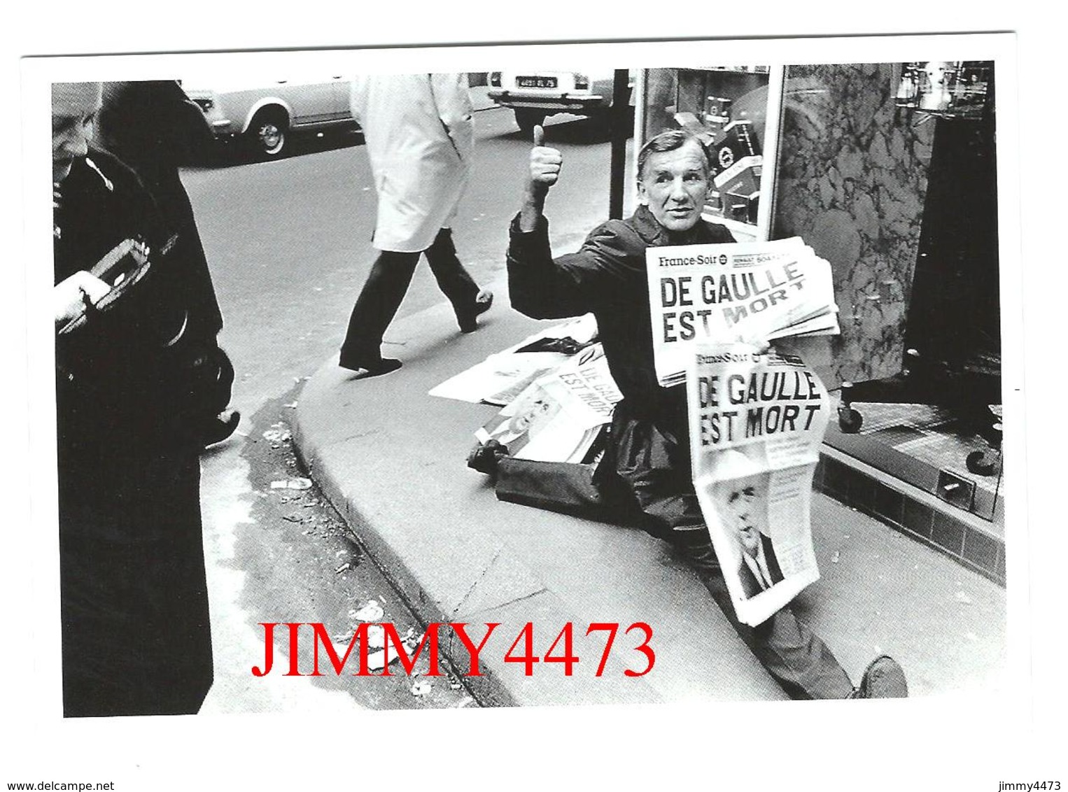 CPM - DE GAULLE EST MORT - Vendeur De Journaux Paris 1970 - Gilles PERESS / Magnum - Edit Hazan Paris 1996 - Recto-Verso - Funeral