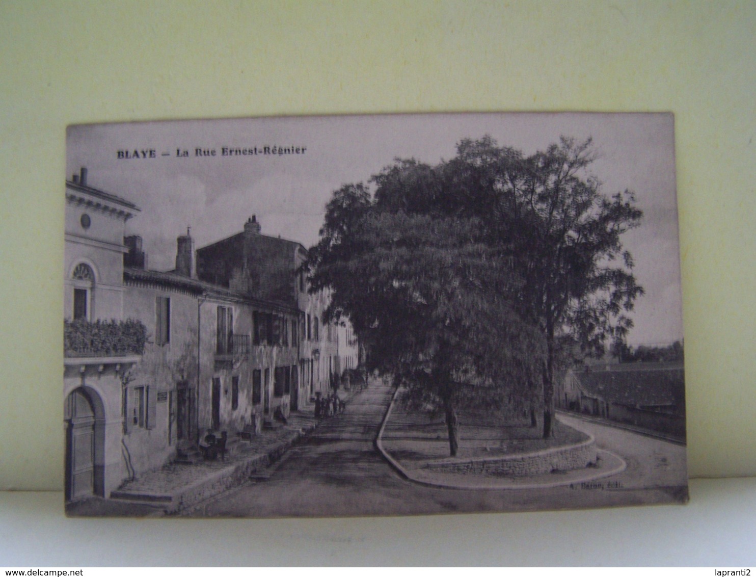 BLAYE (GIRONDE) LES ARBRES. LA RUE ERNEST-REGNIER. - Blaye