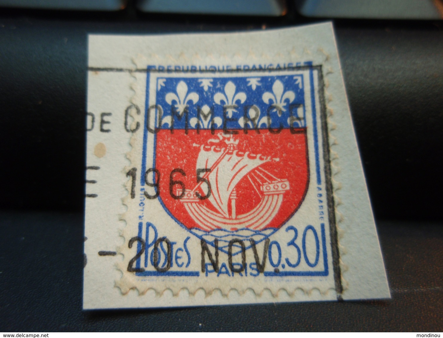 Timbre Blason PARIS   Oblitéré  0,30 1965 Collé Sur Reste D'enveloppe - Autres & Non Classés