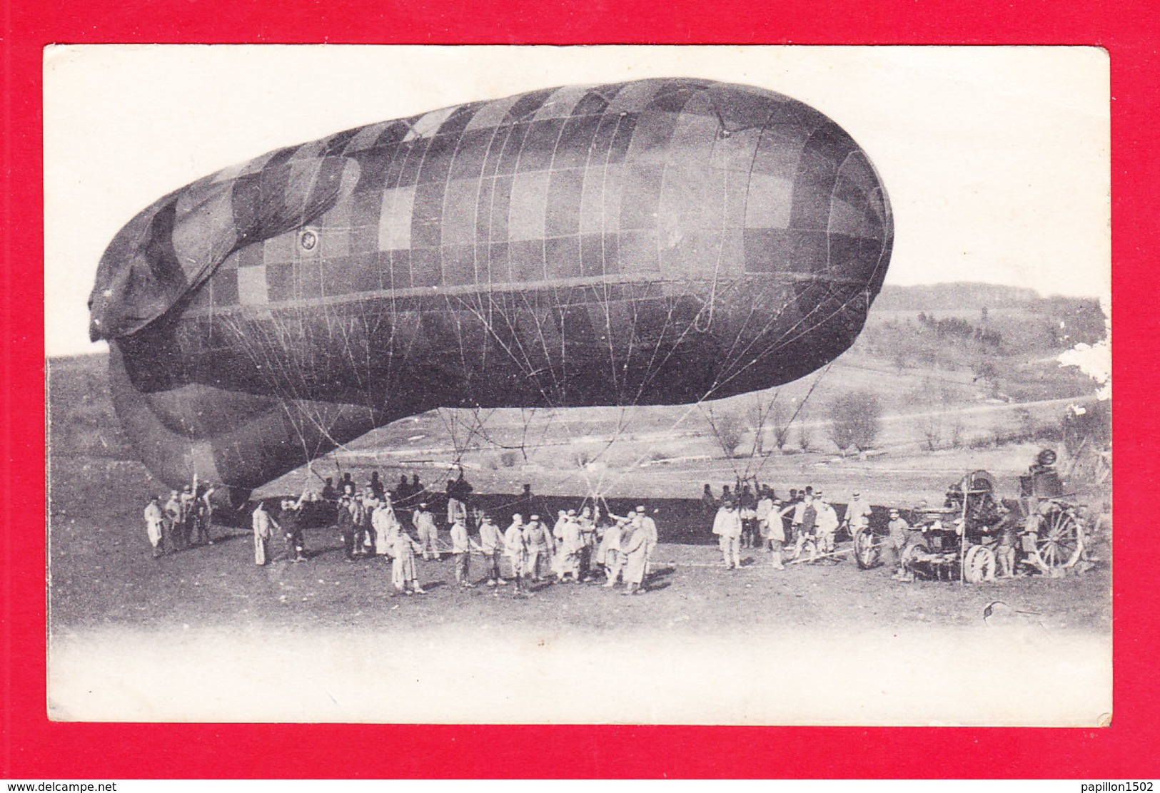 Dirigeable-44A88  Ballon Dirigeable En Cours De Gonflage, Dans La Région De Château Thierry, Cpa - Dirigeables