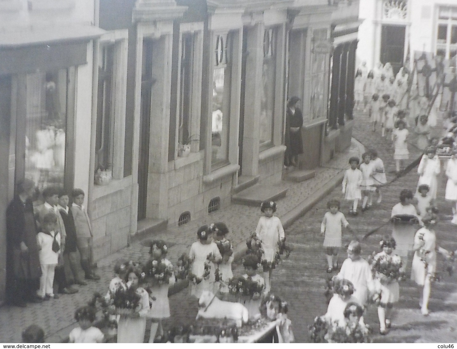 Début 1900 CP Photo Soignies Procession Avec Filles Et Soeurs Commerce Rorive Plombier Zingueur - Soignies