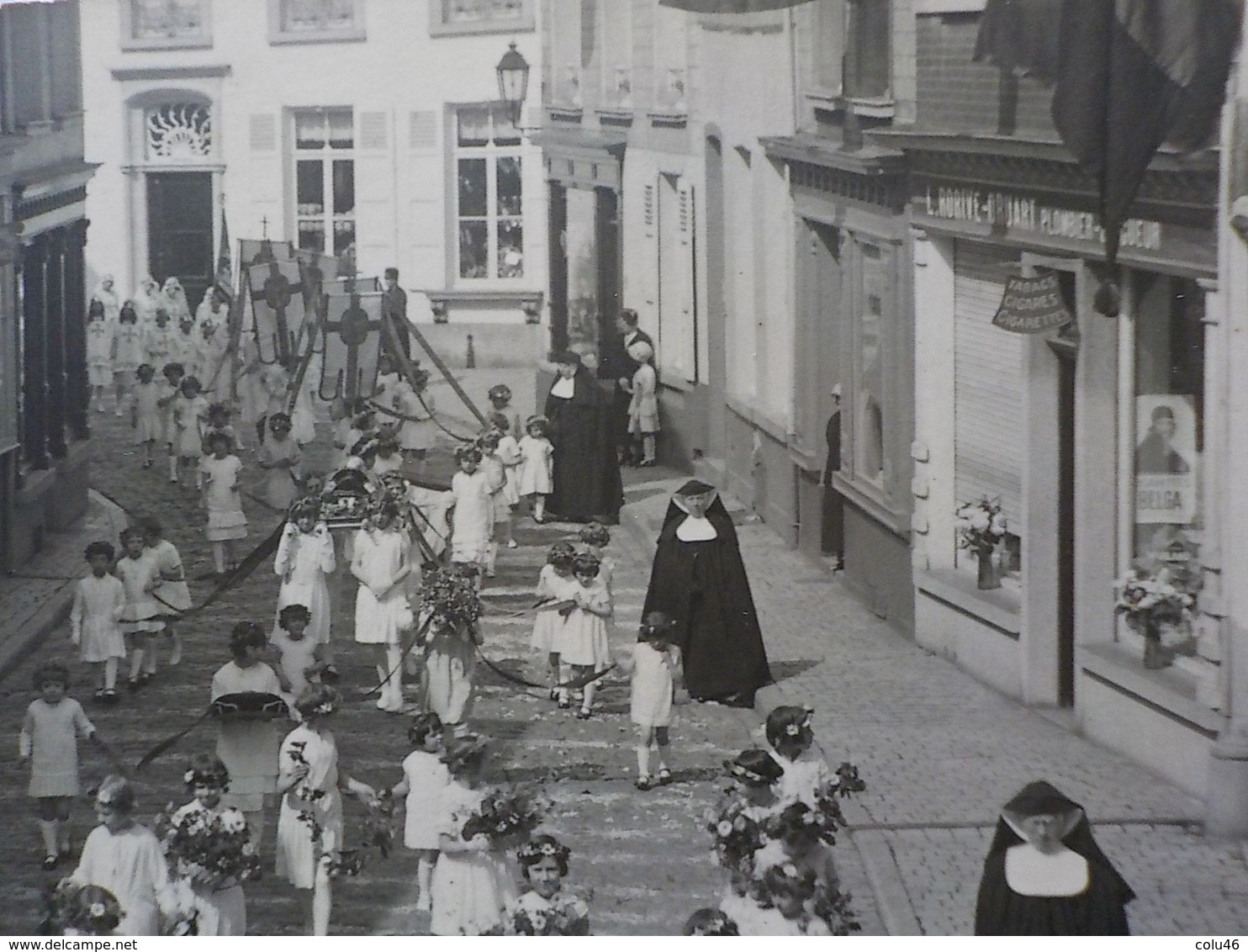 Début 1900 CP Photo Soignies Procession Avec Filles Et Soeurs Commerce Rorive Plombier Zingueur - Soignies