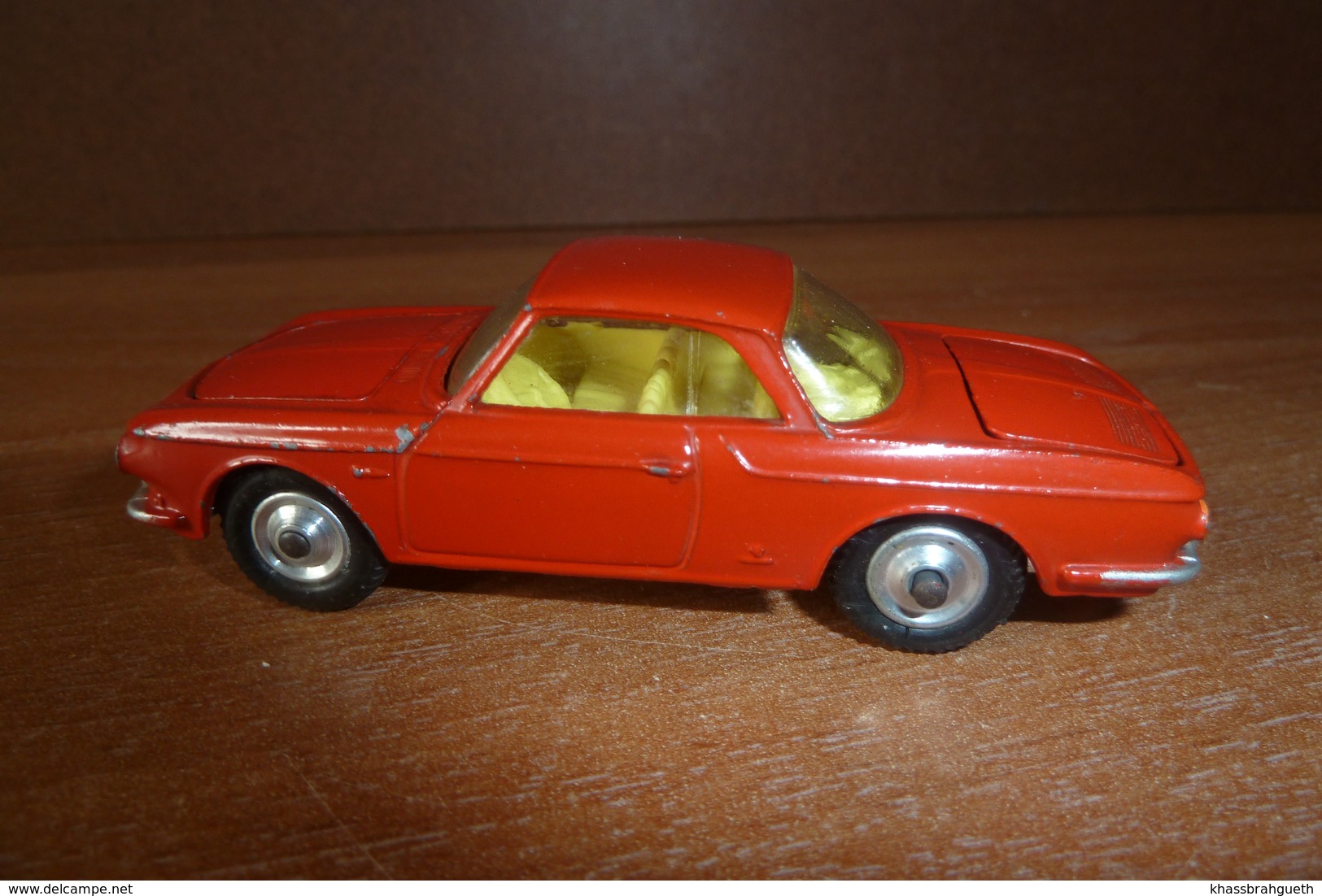 VW 1500 KARMANN GHIA . DINKY TOYS (1/43) N°239 ROUGE - Matchbox