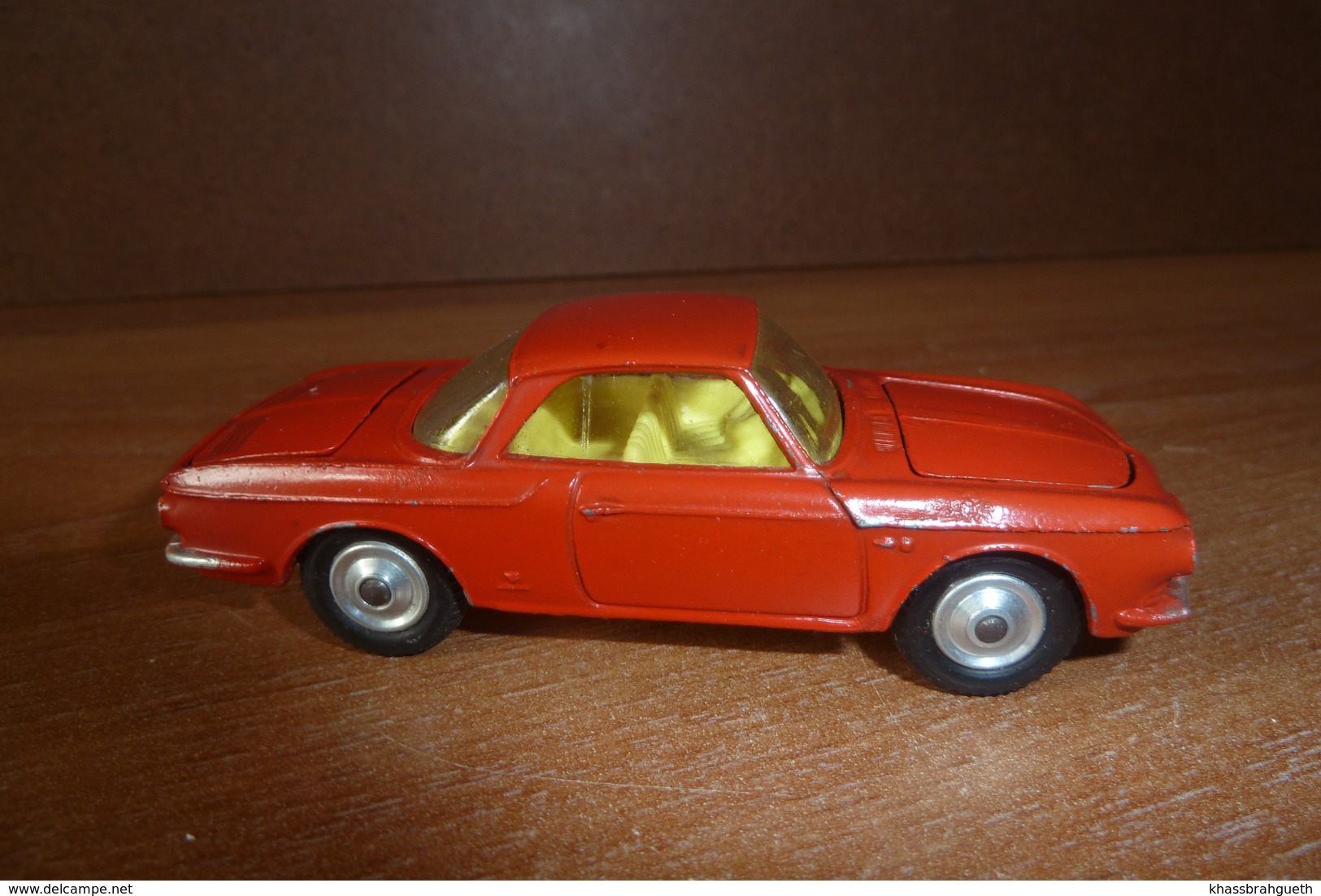 VW 1500 KARMANN GHIA . DINKY TOYS (1/43) N°239 ROUGE - Matchbox