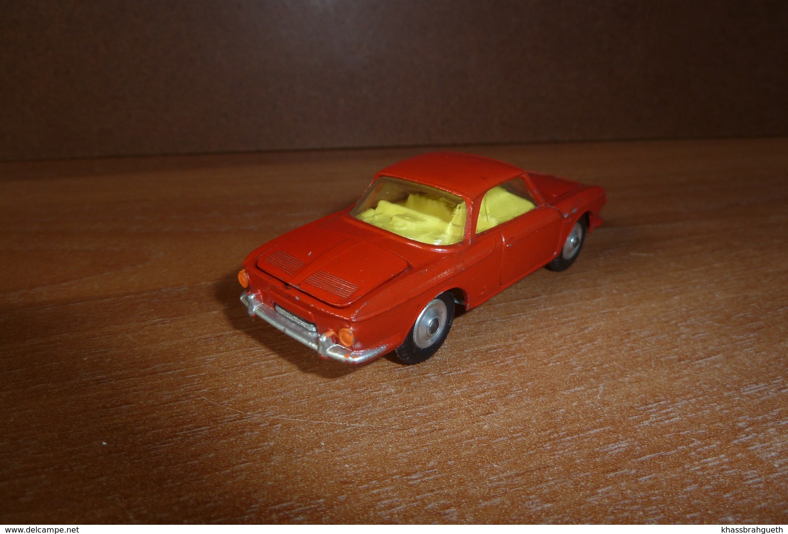 VW 1500 KARMANN GHIA . DINKY TOYS (1/43) N°239 ROUGE - Matchbox