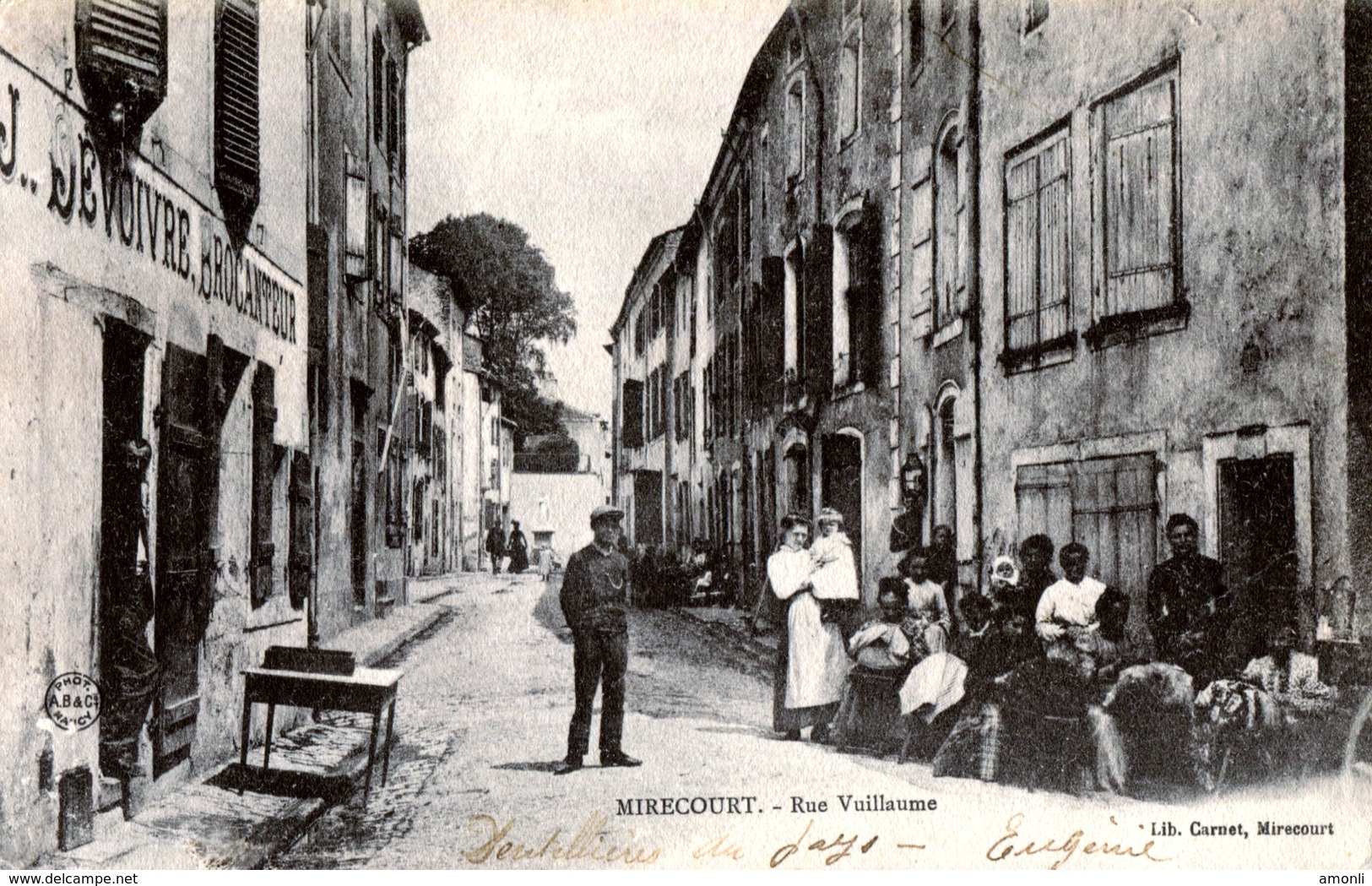 88. VOSGES - MIRECOURT. Rue Vuillaume. Devoivre Brocanteur. - Mirecourt