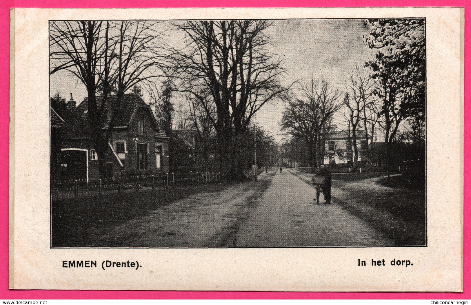 Emmen - Drente - In Het Dorp - Bicyclette - Animée - ** Apparemment Carte Contrecollée - Fabrication Maison ** - Emmen