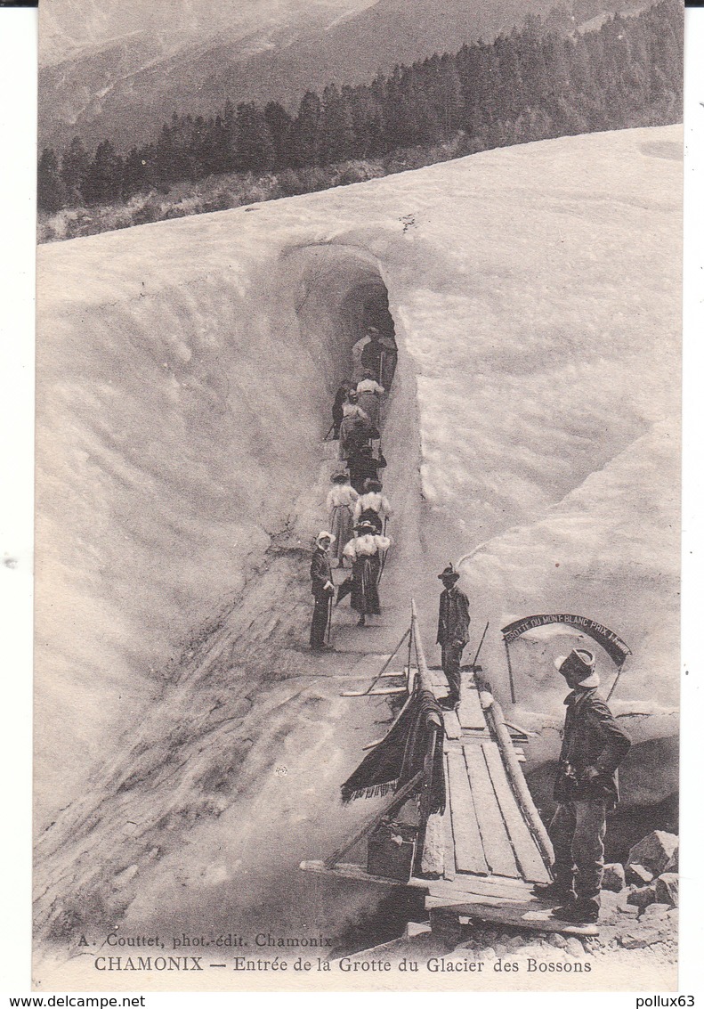 CPA CHAMONIX (74) ENTREE DE LA GROTTE DU GLACIER DES BOSSONS - ANIMEE - Chamonix-Mont-Blanc