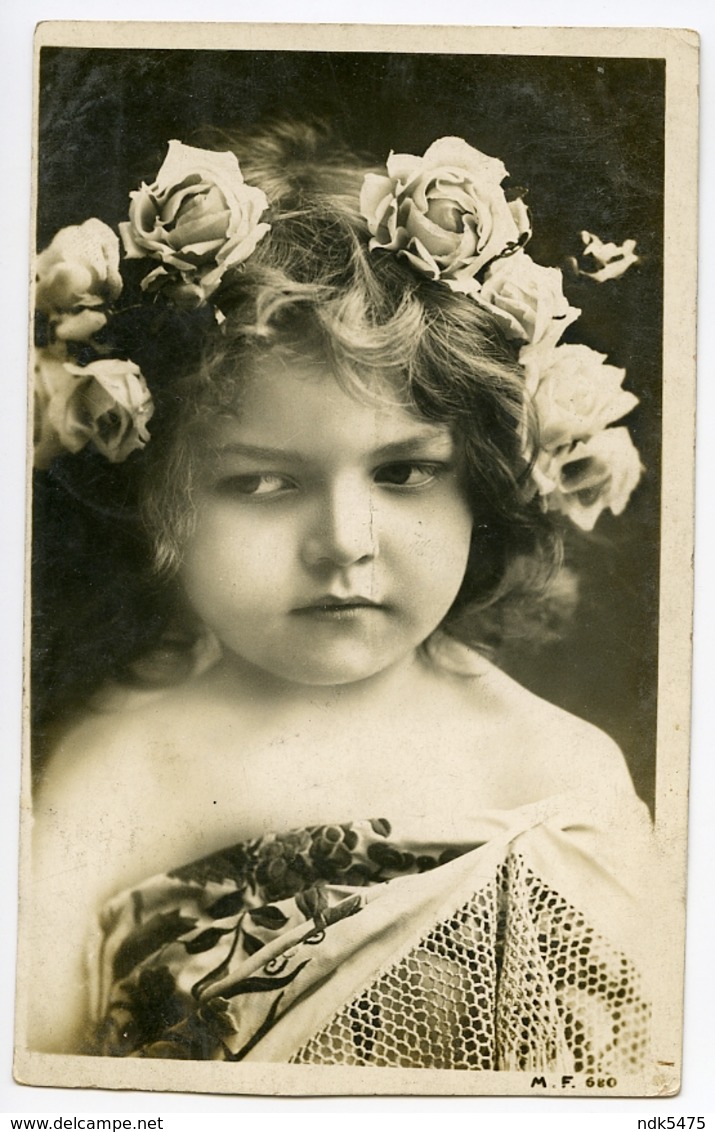 PRETTY GIRL WITH ROSES GARLAND IN HAIR - Portraits